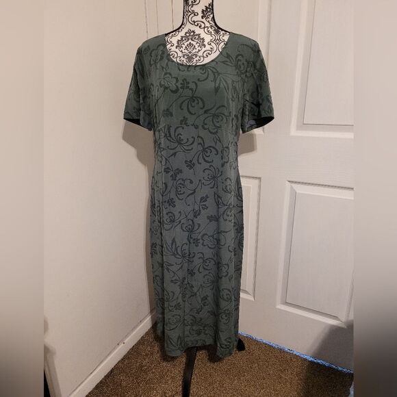 Beautiful green silk dress - Picture 1 of 5